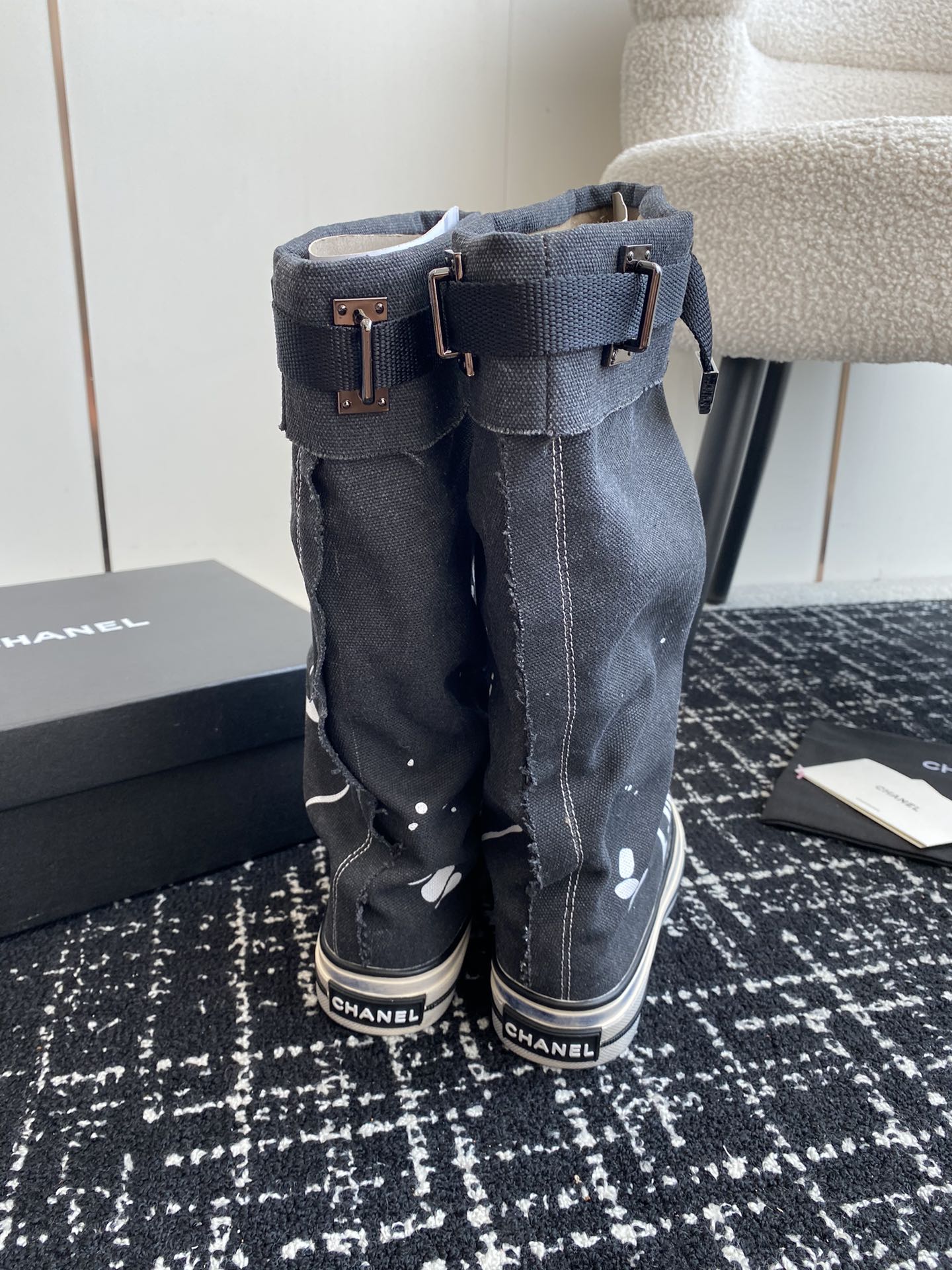 HIGH BOOTS IN BLACK CANVAS