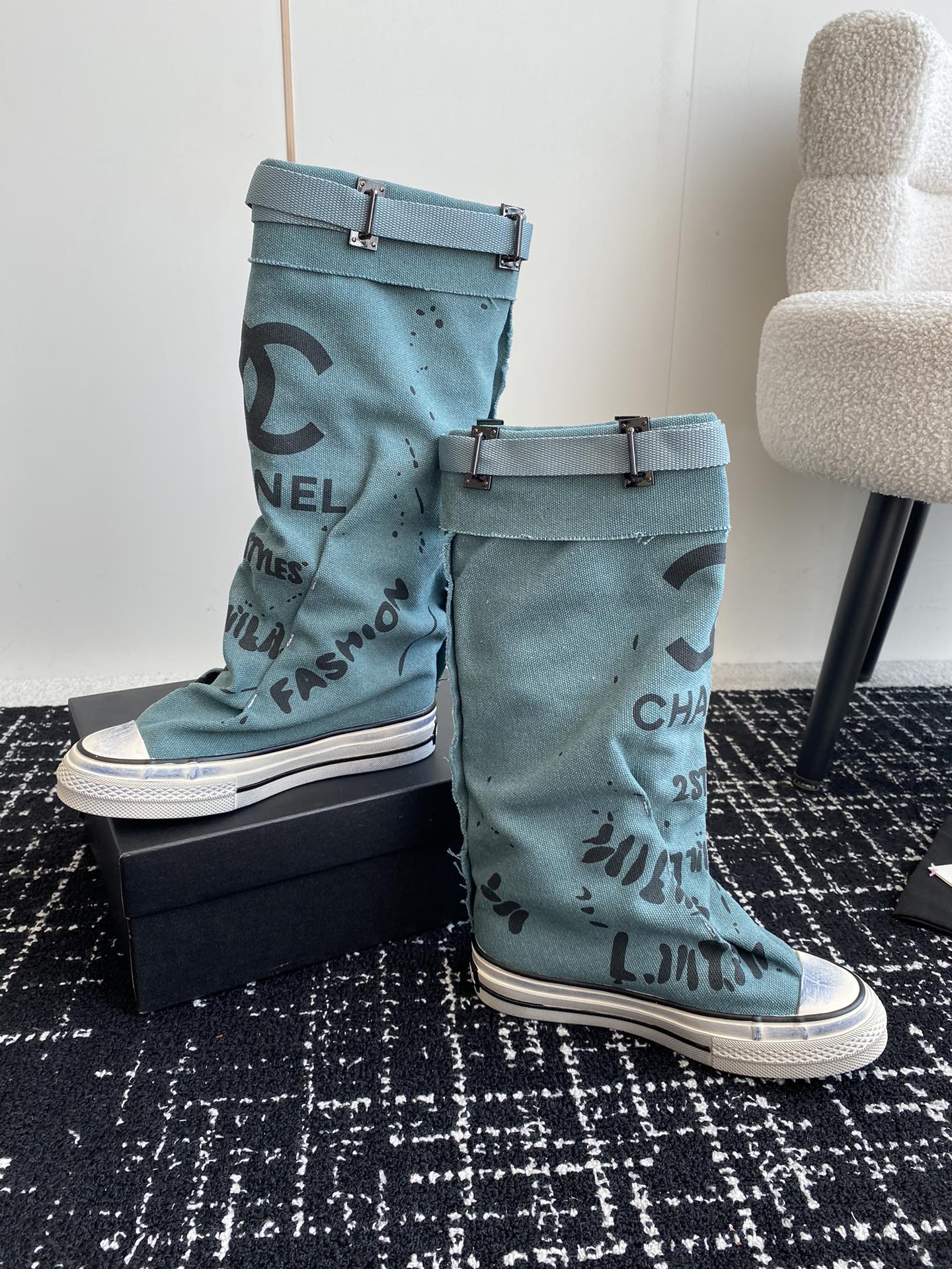HIGH BOOTS IN SAPPHIRE BLUE CANVAS