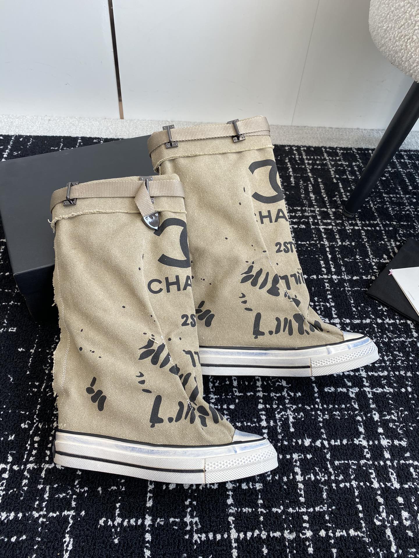 HIGH BOOTS IN TORTILLA BROWN CANVAS