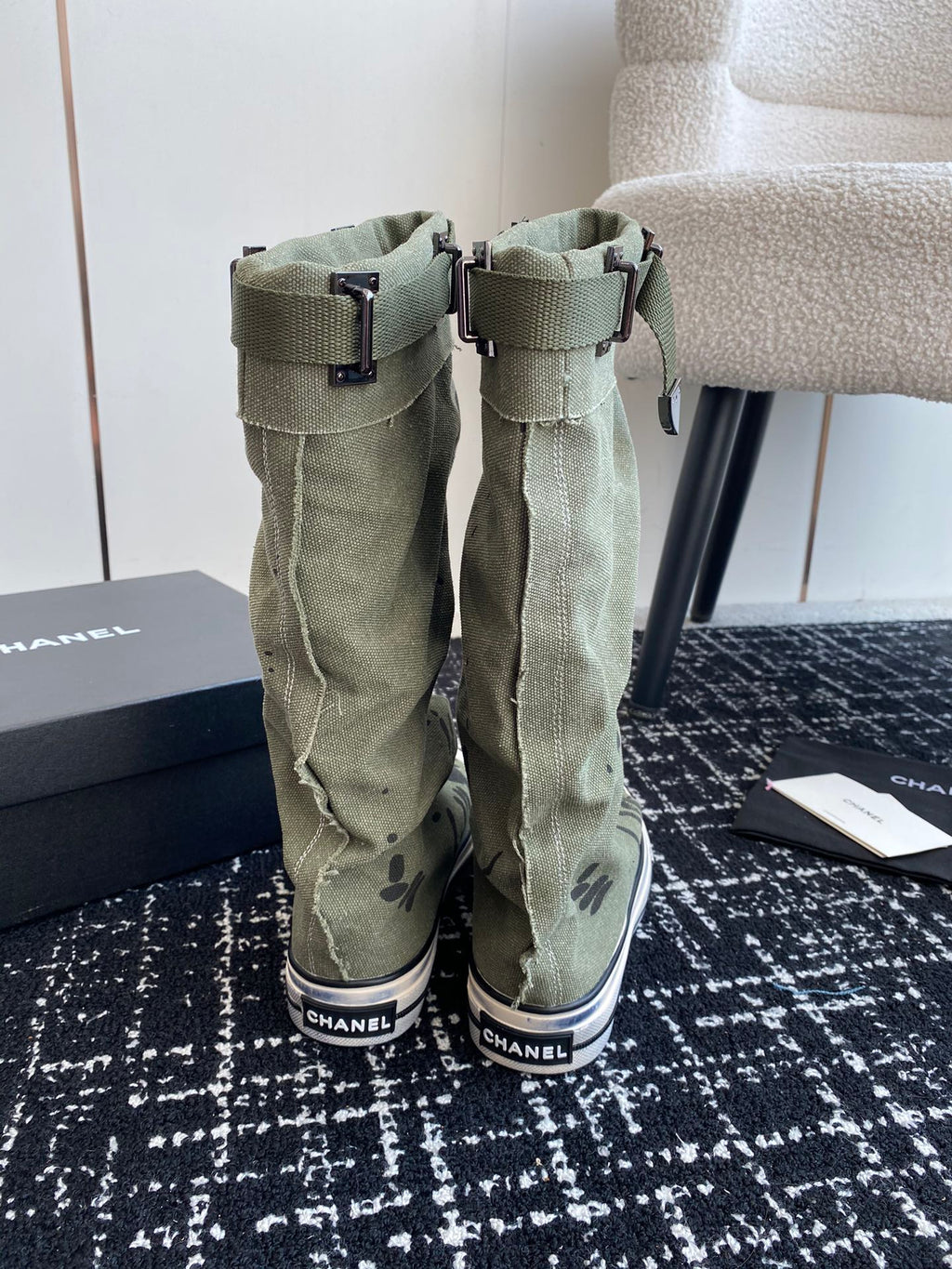 HIGH BOOTS IN ARMY GREEN CANVAS