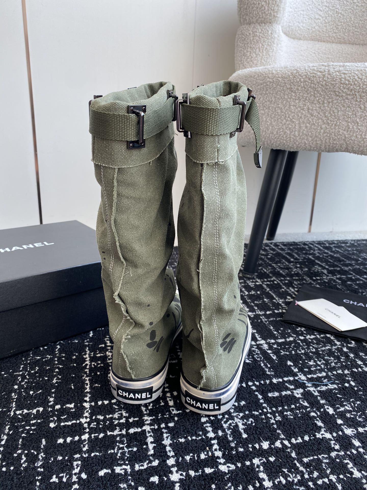 HIGH BOOTS IN ARMY GREEN CANVAS