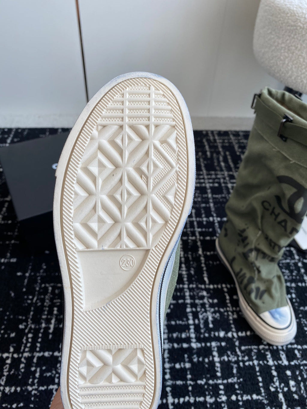 HIGH BOOTS IN ARMY GREEN CANVAS