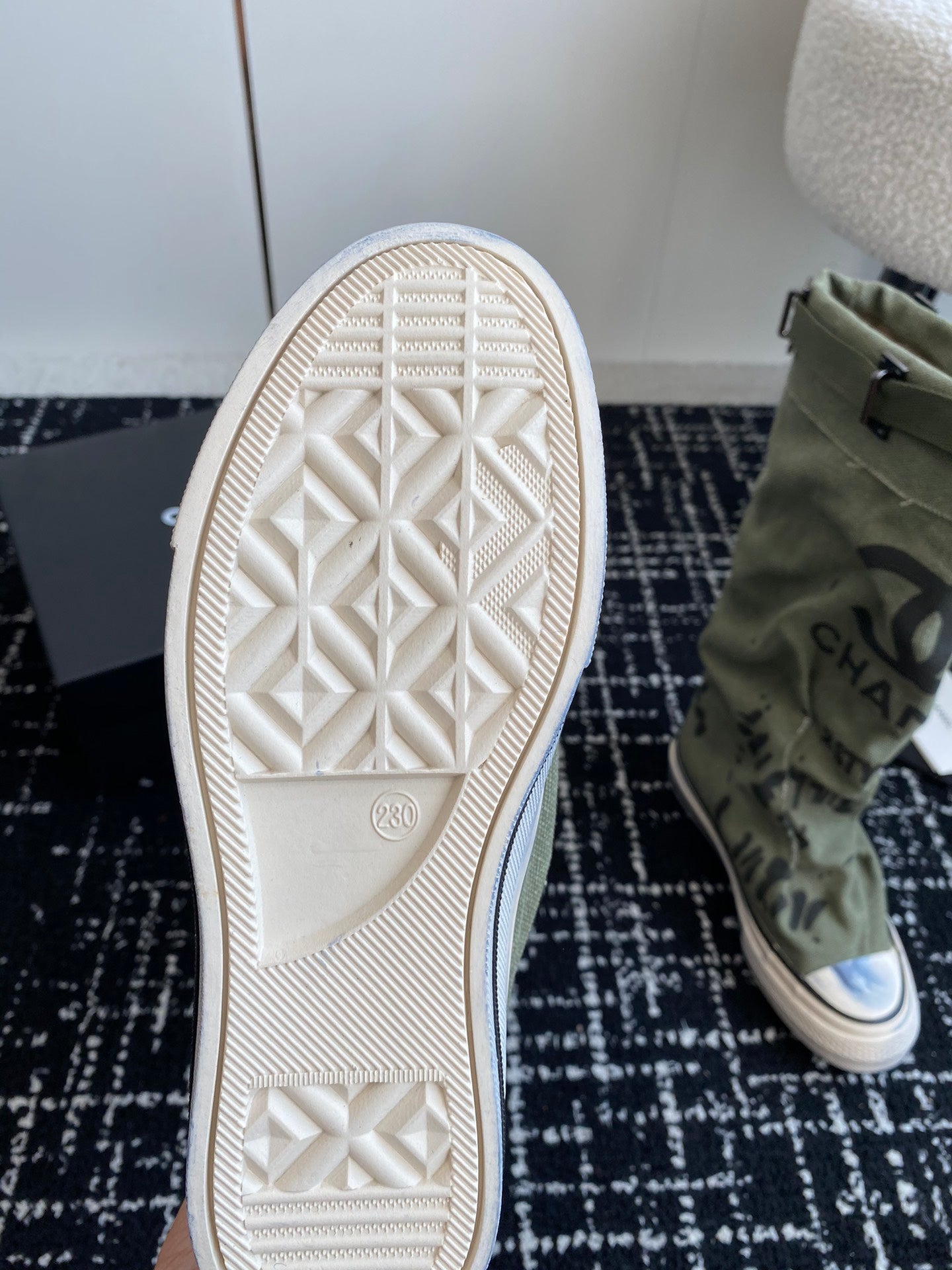 HIGH BOOTS IN ARMY GREEN CANVAS