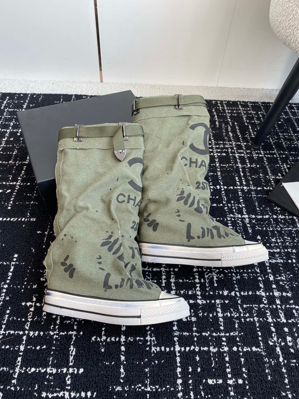 HIGH BOOTS IN ARMY GREEN CANVAS
