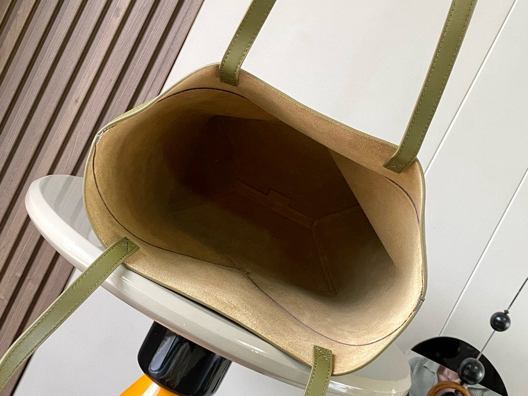 LOEWE 25S PUZZLE FOLD BAG 31 IN OLIVE GREEN AND DARK BLUE SHINY CALFSKIN