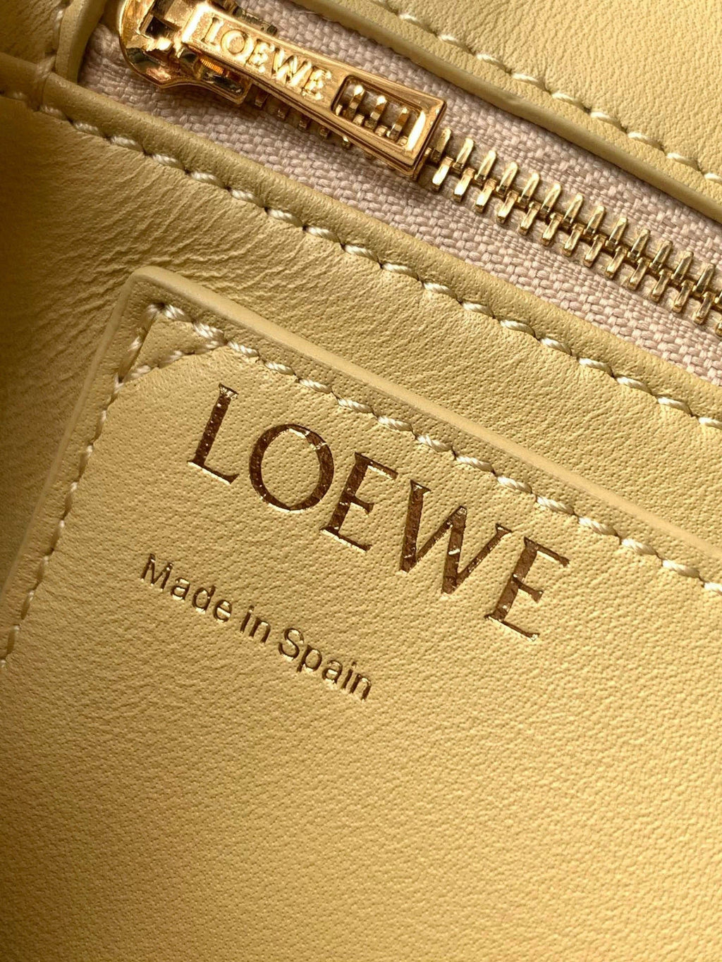 LOEWE 25S PUFFER GOYA BAG 23 IN LIGHT YELLOW NAPPA LAMBSKIN