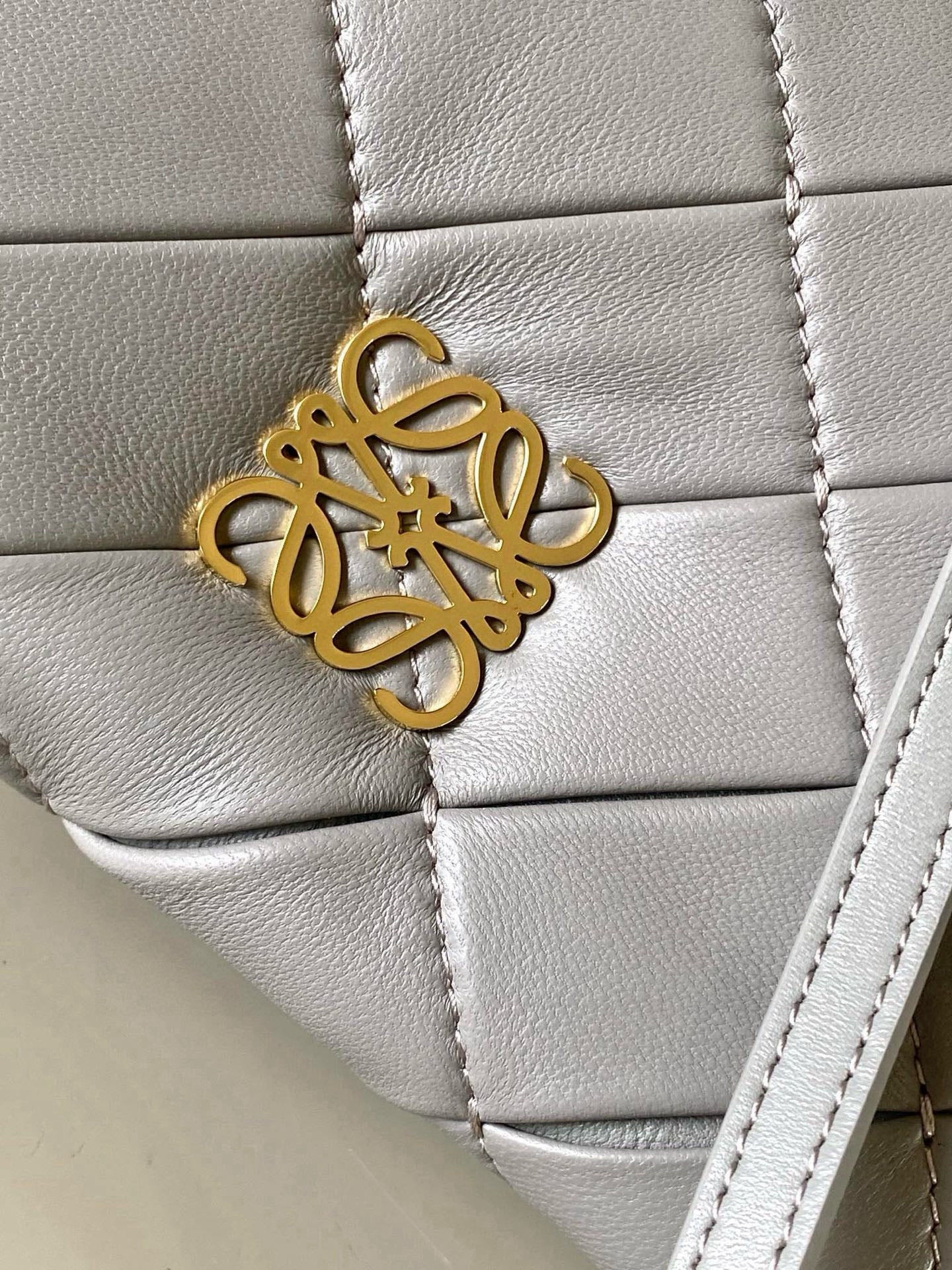 LOEWE 25S PUFFER GOYA BAG 20 IN LIGHT GRAY NAPPA LAMBSKIN