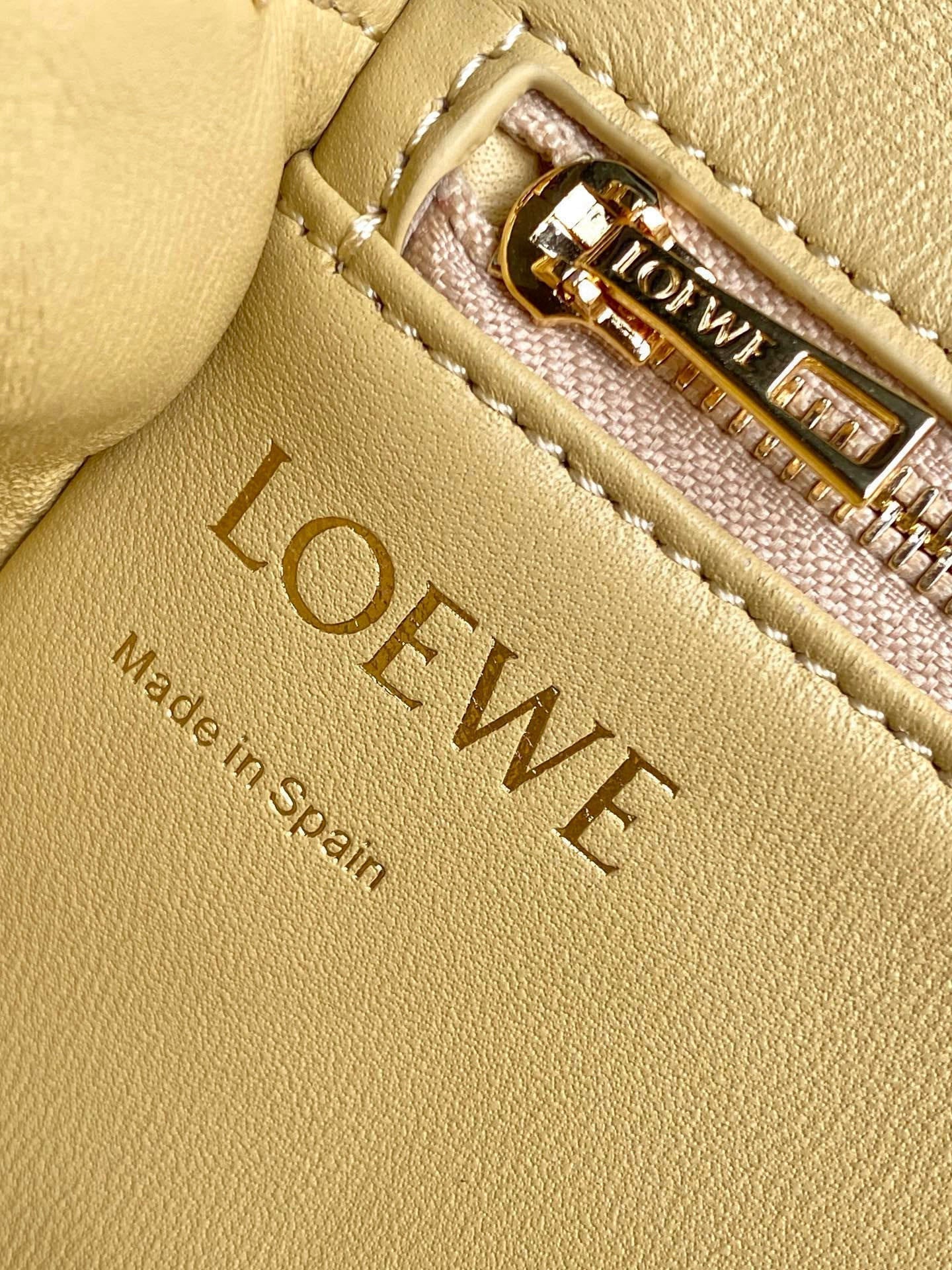 LOEWE 25S PUFFER GOYA BAG 20 IN LIGHT YELLOW NAPPA LAMBSKIN