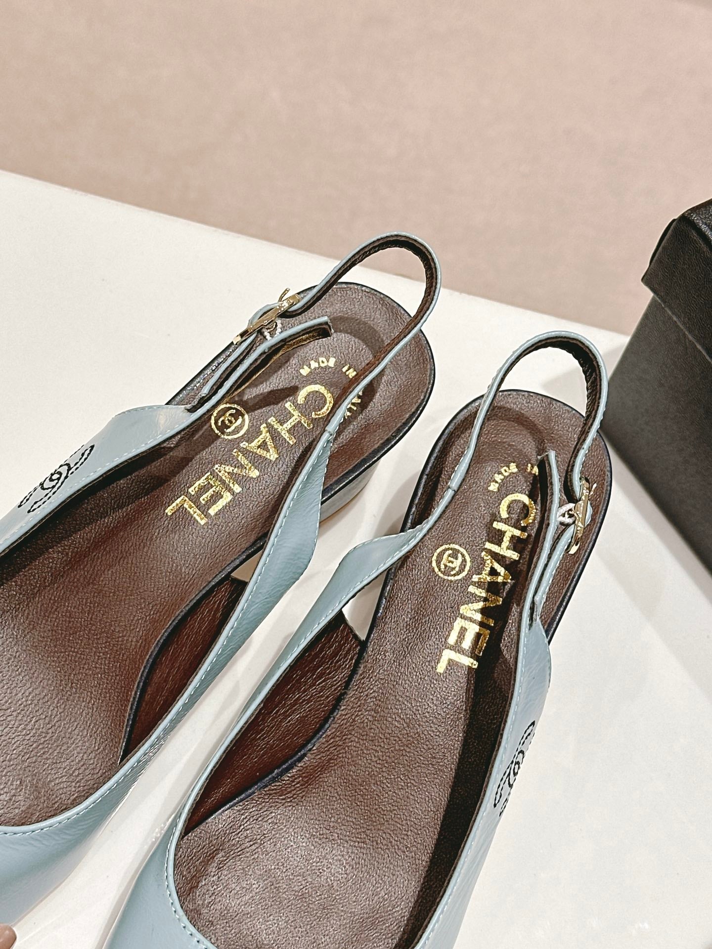 SLINGBACKS LIGHT BLUE MIX BLACK SHEEPSKIN