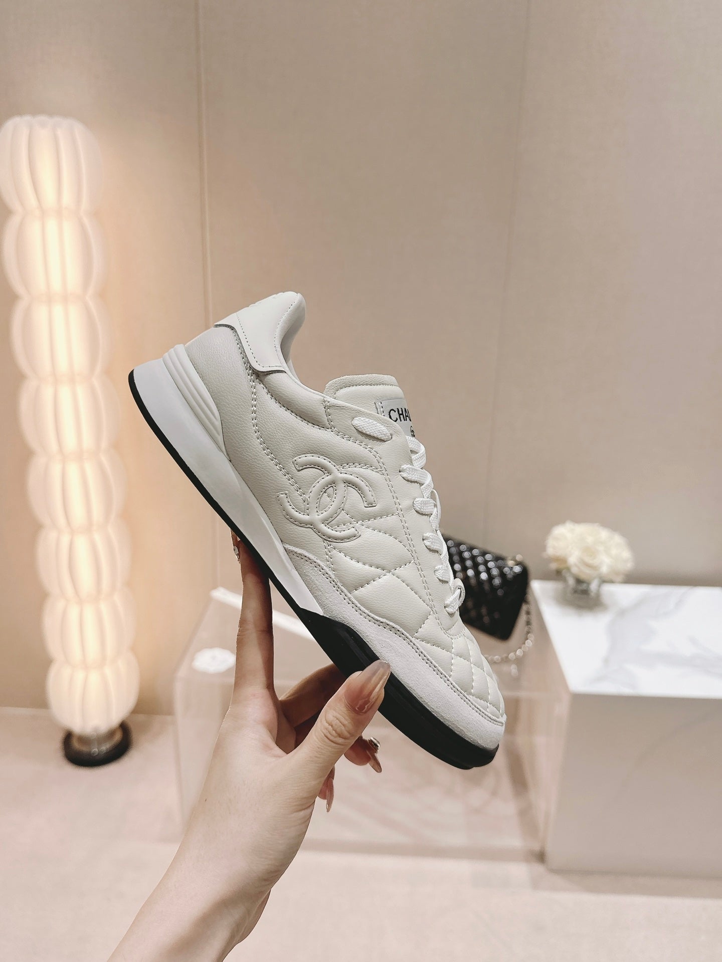 SNEAKERS IN GLOSSY WHITE LAMBSKIN