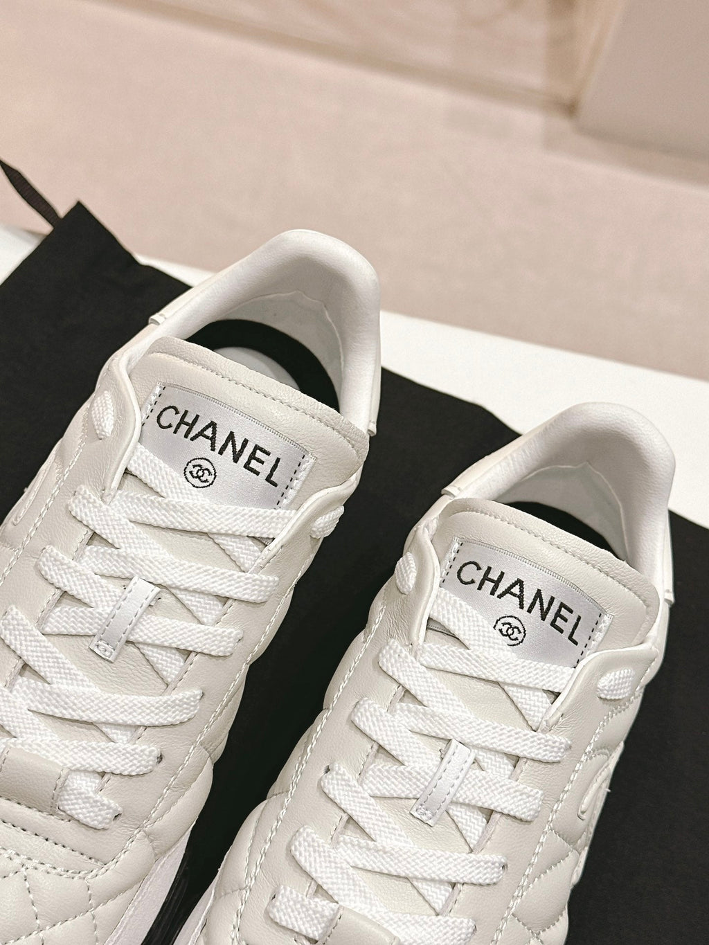 SNEAKERS IN GLOSSY WHITE LAMBSKIN