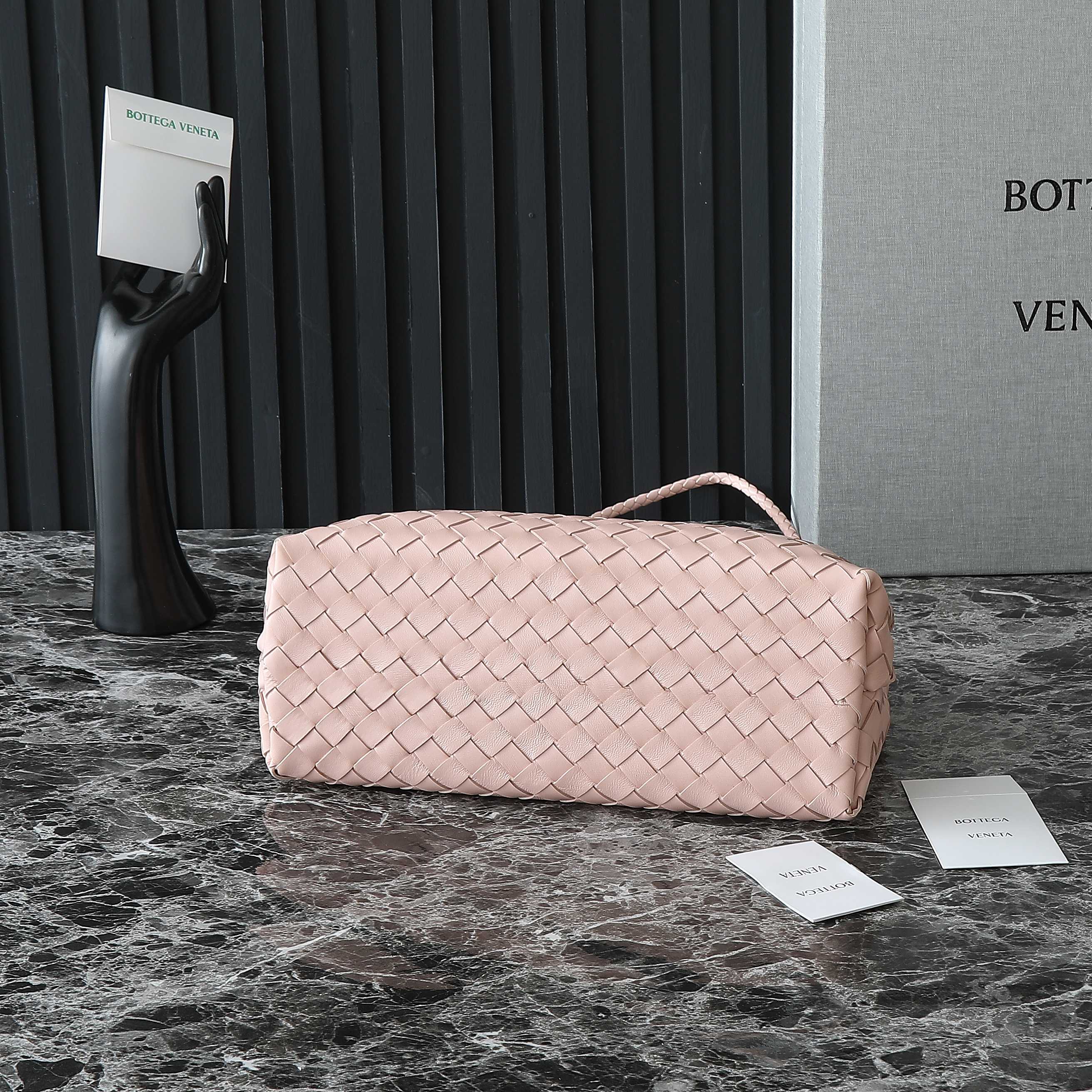 MEDIUM ANDIAMO 32 IN LIGHT PINK LAMBSKIN