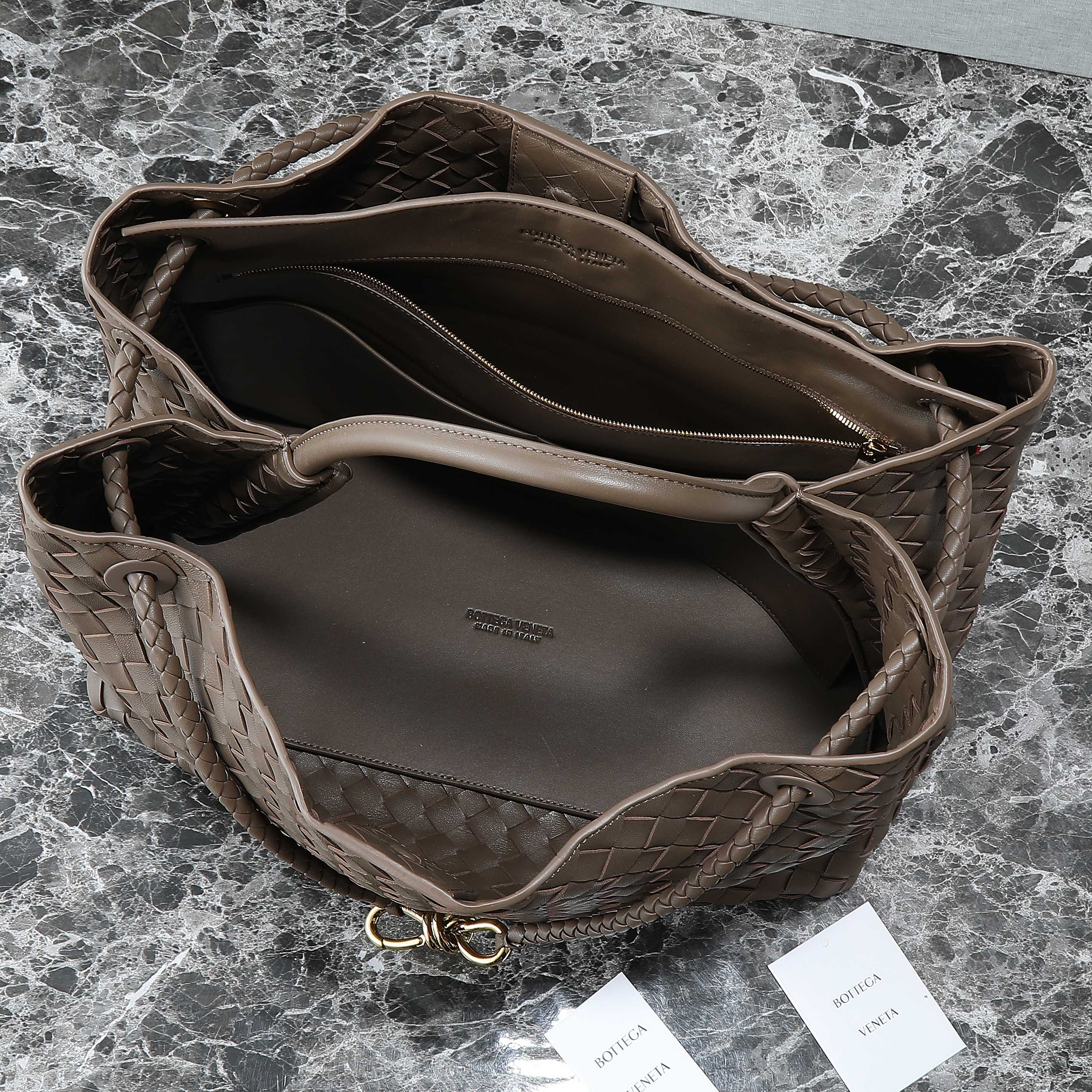 BOTTEGA VENETA 25S LARGE ANDIAMO 42 IN DARK BROWN CALFSKIN GOLD HARDWARE