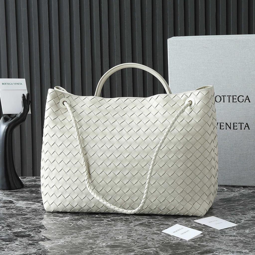 BOTTEGA VENETA 25S LARGE ANDIAMO 42 IN IVORY CALFSKIN GOLD HARDWARE