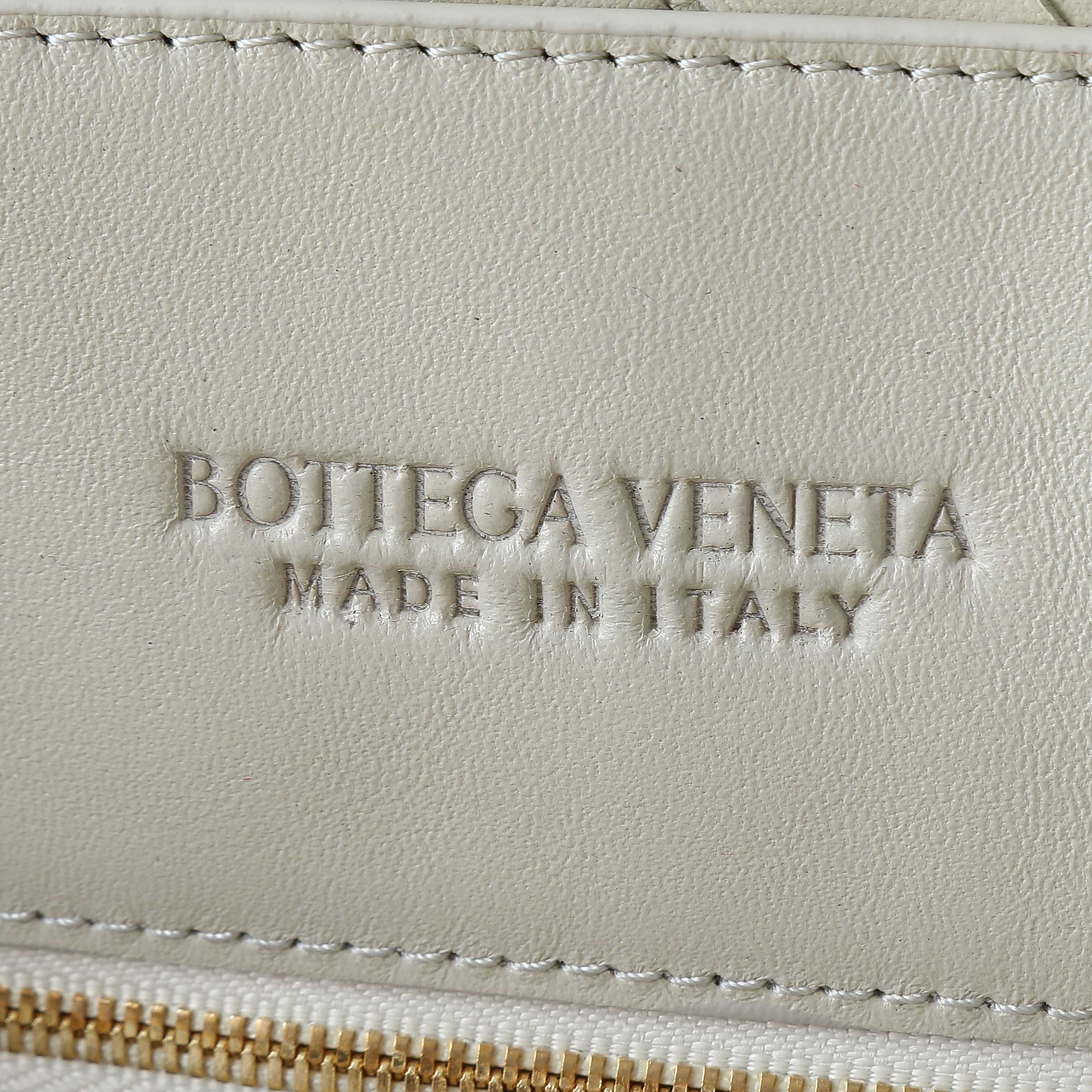 BOTTEGA VENETA 25S LARGE ANDIAMO 42 IN IVORY CALFSKIN GOLD HARDWARE