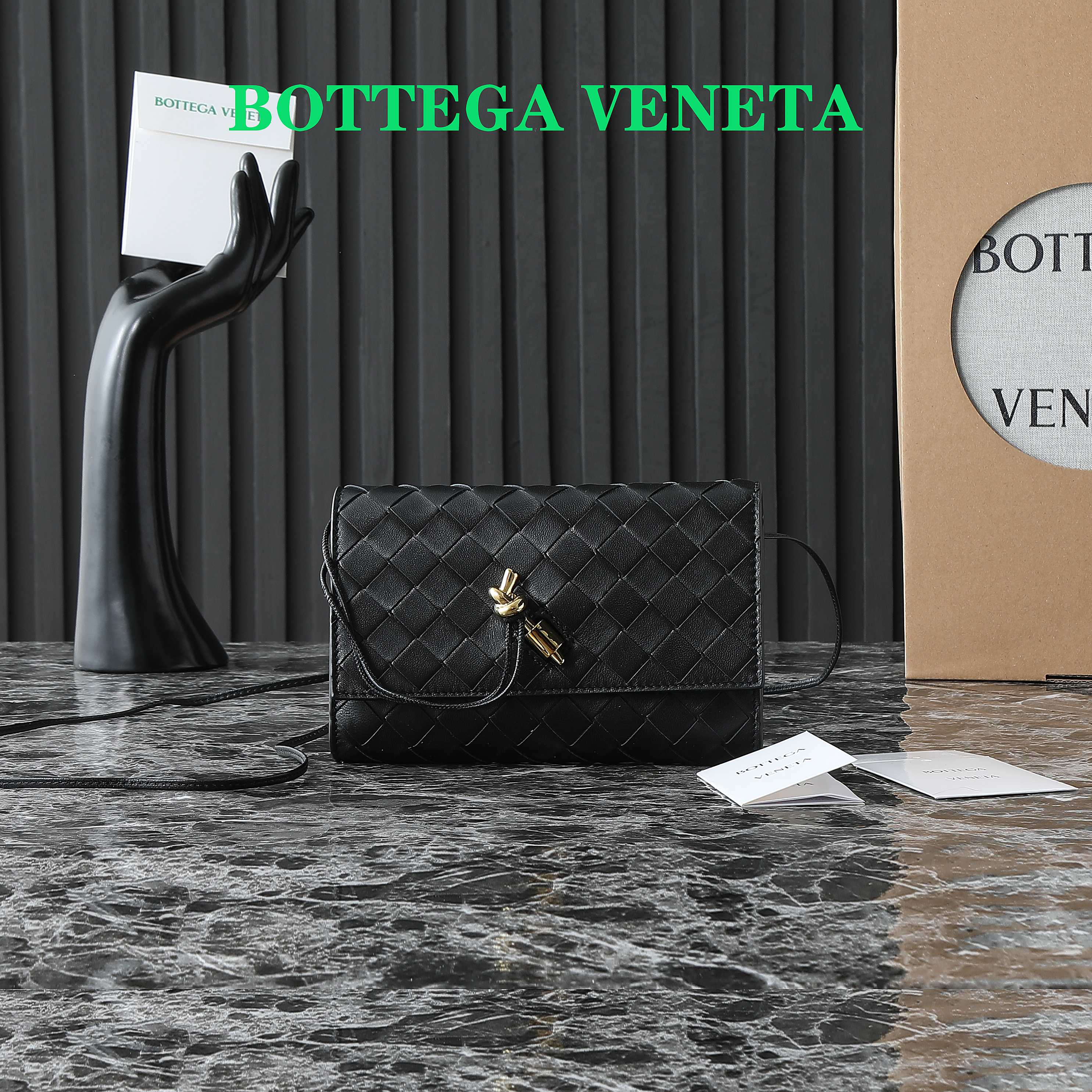 BOTTEGA VENETA 25S ANDIAMO POUCH 19 IN BLACK CALFSKIN GOLD HARDWARE