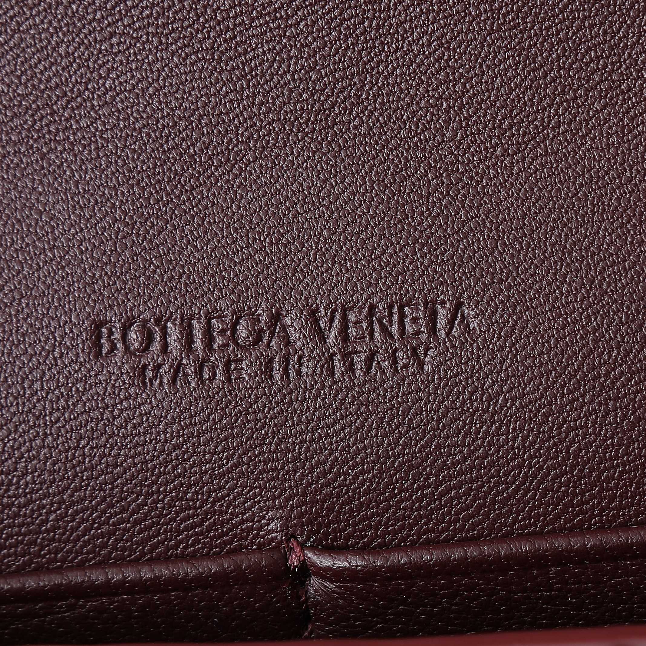 BOTTEGA VENETA 25S ANDIAMO POUCH 19 IN DEEP MAROON CALFSKIN GOLD HARDWARE