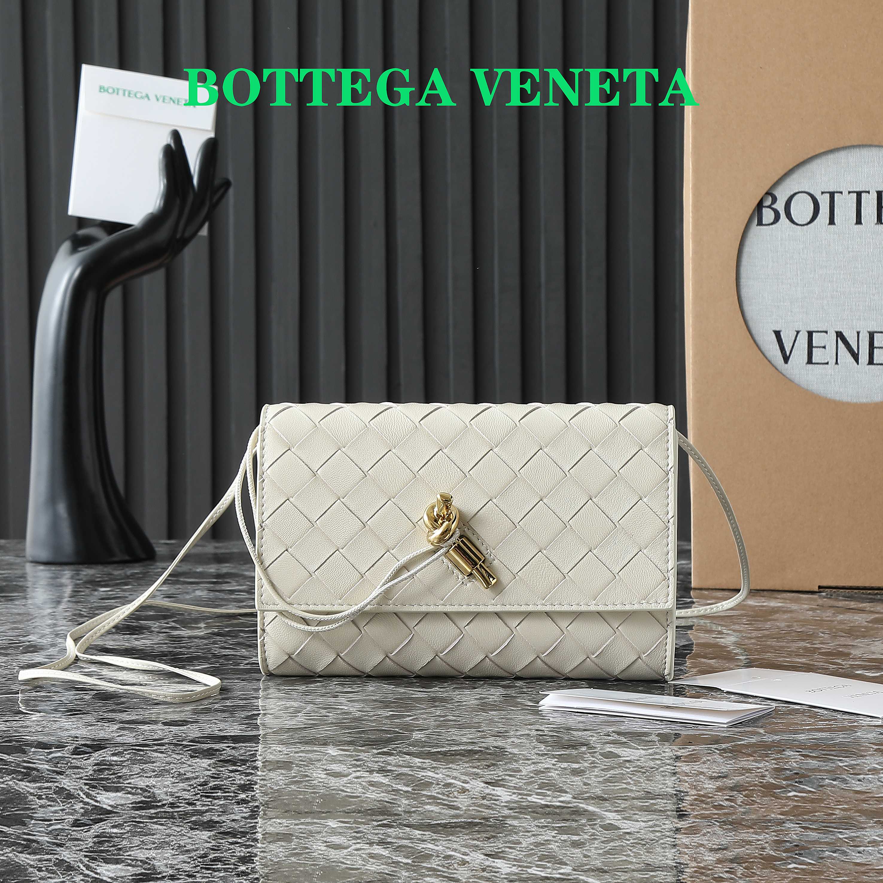 BOTTEGA VENETA 25S ANDIAMO POUCH 19 IN IVORY CALFSKIN GOLD HARDWARE
