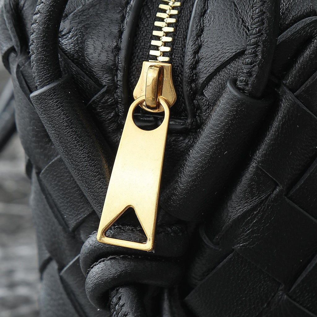 BV MINI LOOP 17CM BLACK CALFSKIN