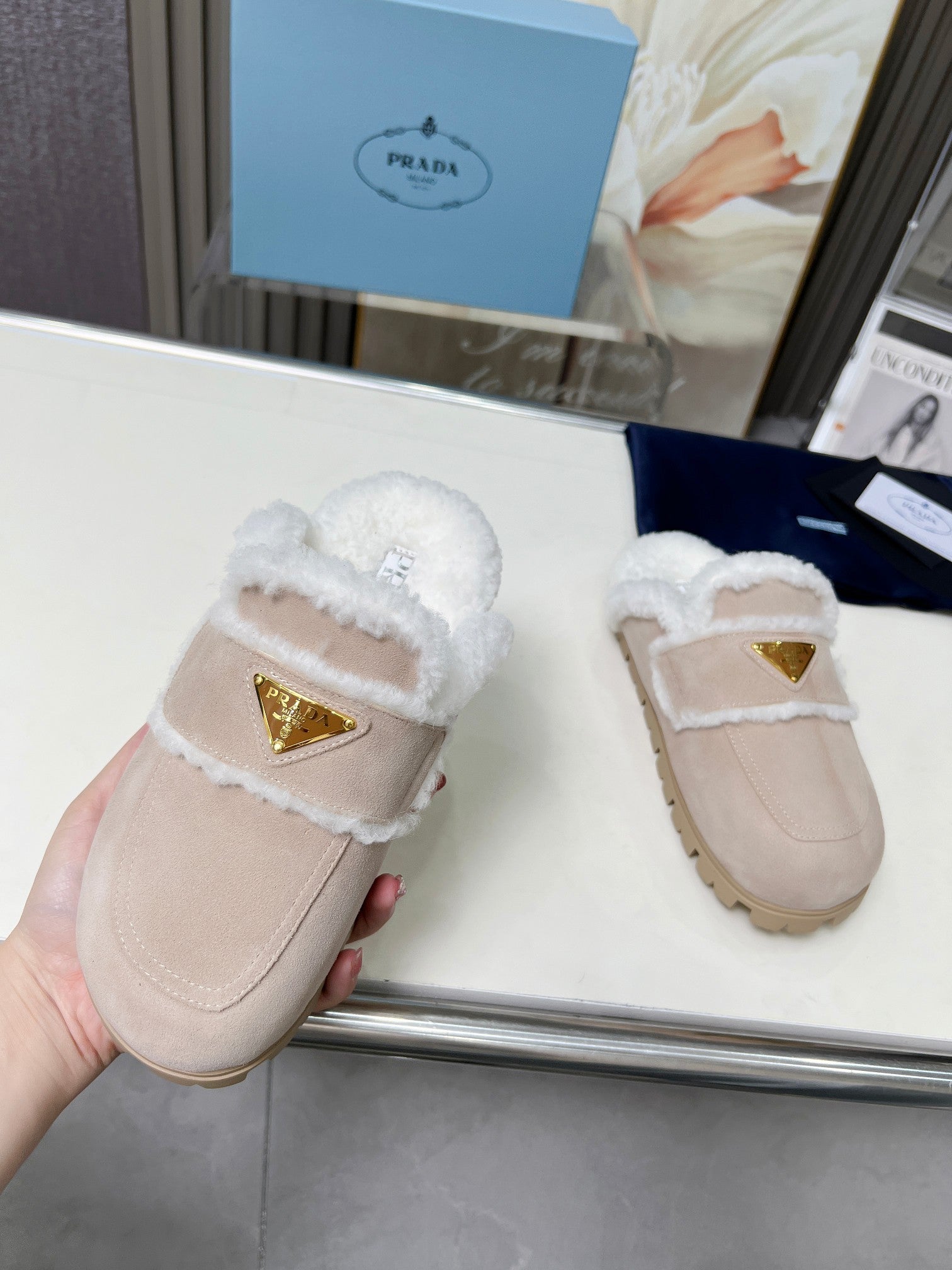 SUEDE AND SHEARLING MULES BEIGE