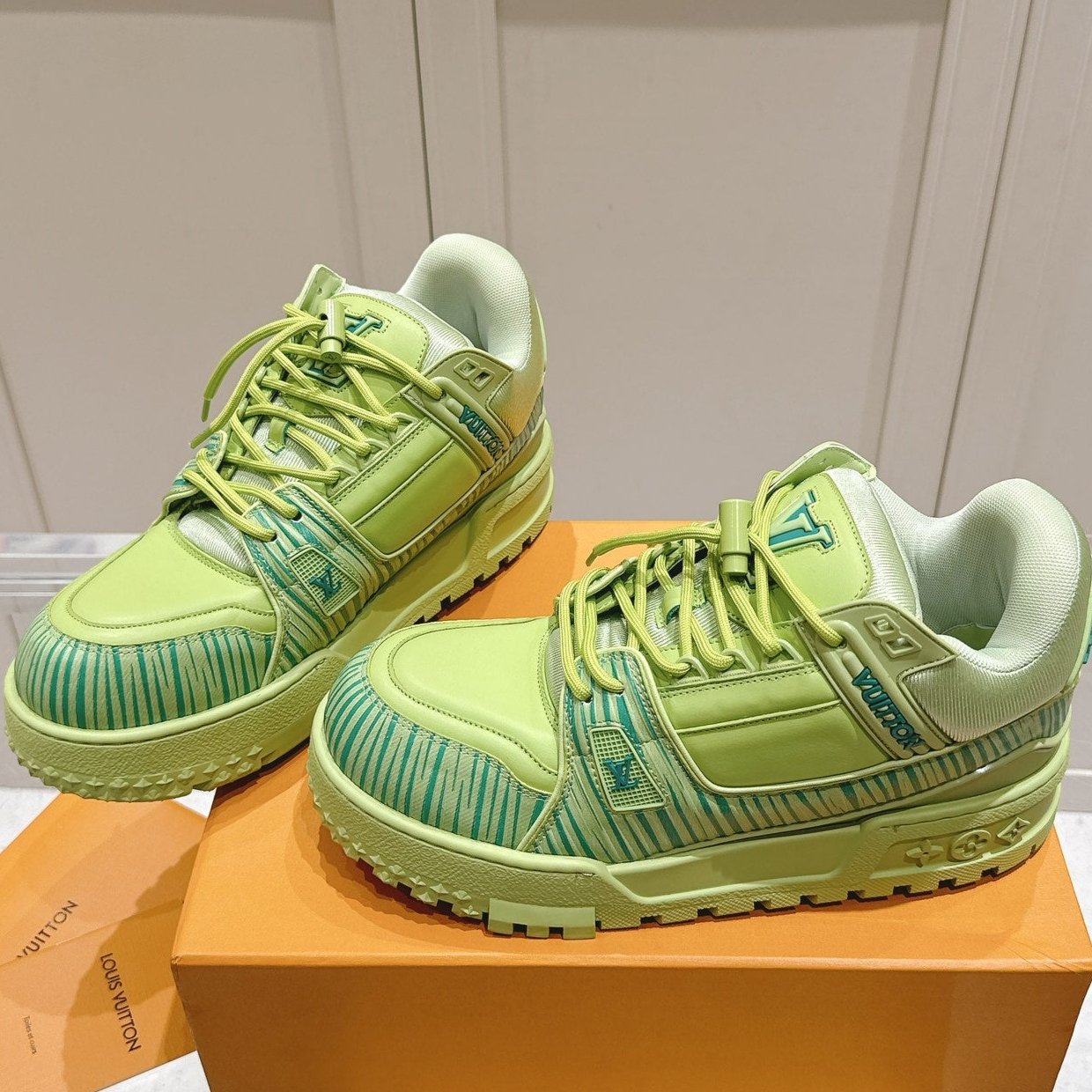 LV TRAINER MAXI LV X PARK SEO-BO IN PEAR GREEN CALFSKIN