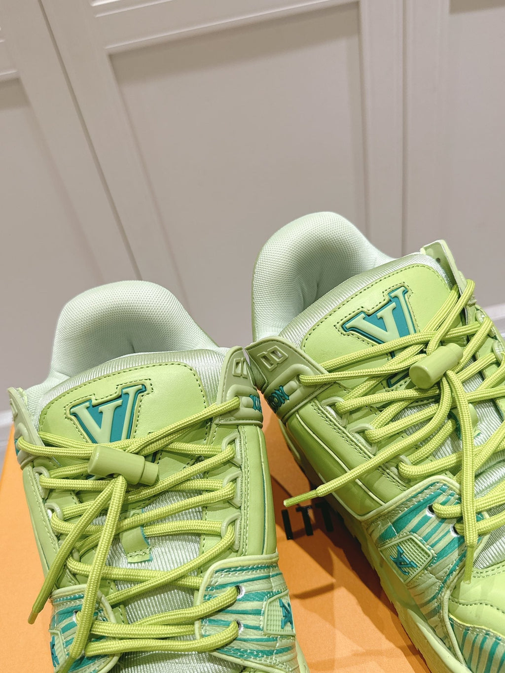 LV TRAINER MAXI LV X PARK SEO-BO IN PEAR GREEN CALFSKIN