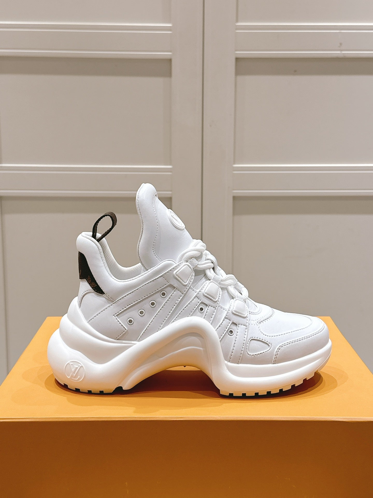 LV BARRACUDA SNEAKER IN WHITE CALFSKIN