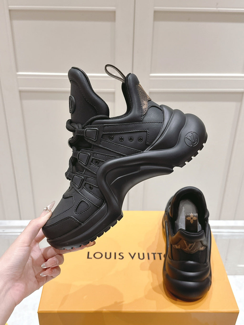 LV BARRACUDA SNEAKER IN BLACK CALFSKIN