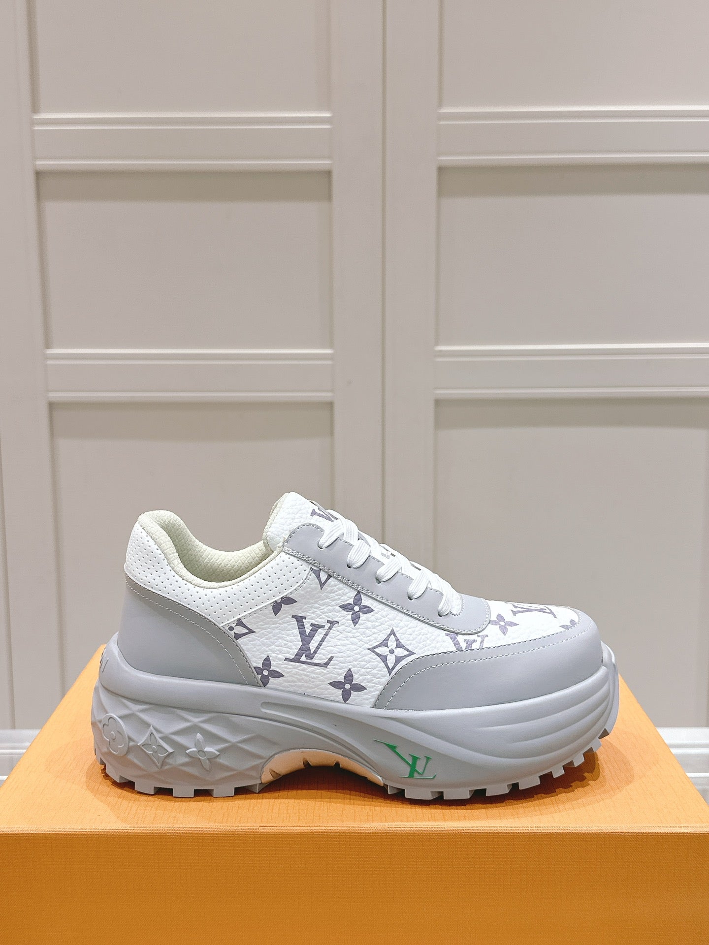RUN AWAY SNEAKER IN DOVE GRAY MIX WHITE CALFSKIN