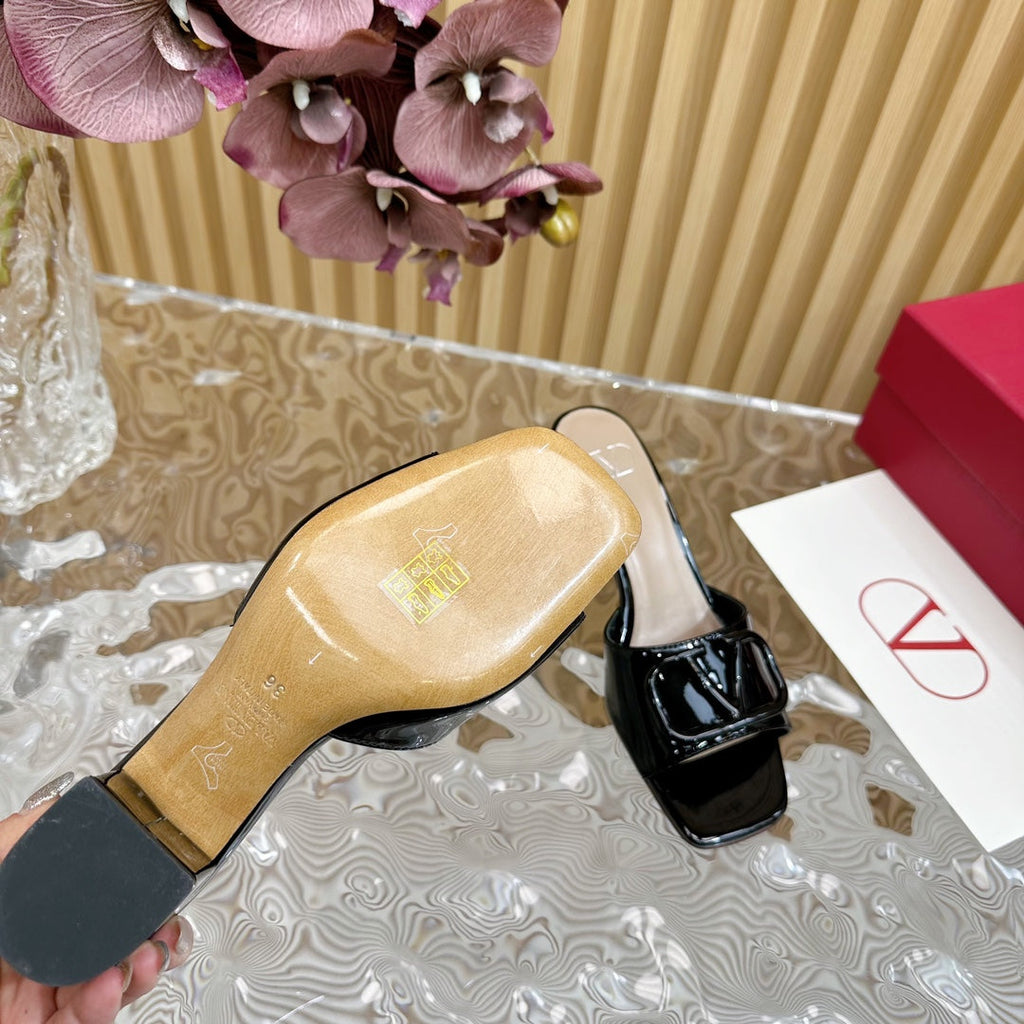 VLOGO SIGNATURE HIGH SHINE OPEN TOE SANDALS 60 MM IN BLACK CALFSKIN