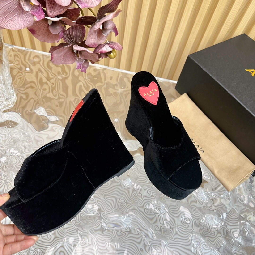 ALAIA PLATFORM WEDGE IN BLACK VELVET WITH HEART EMBROIDERED