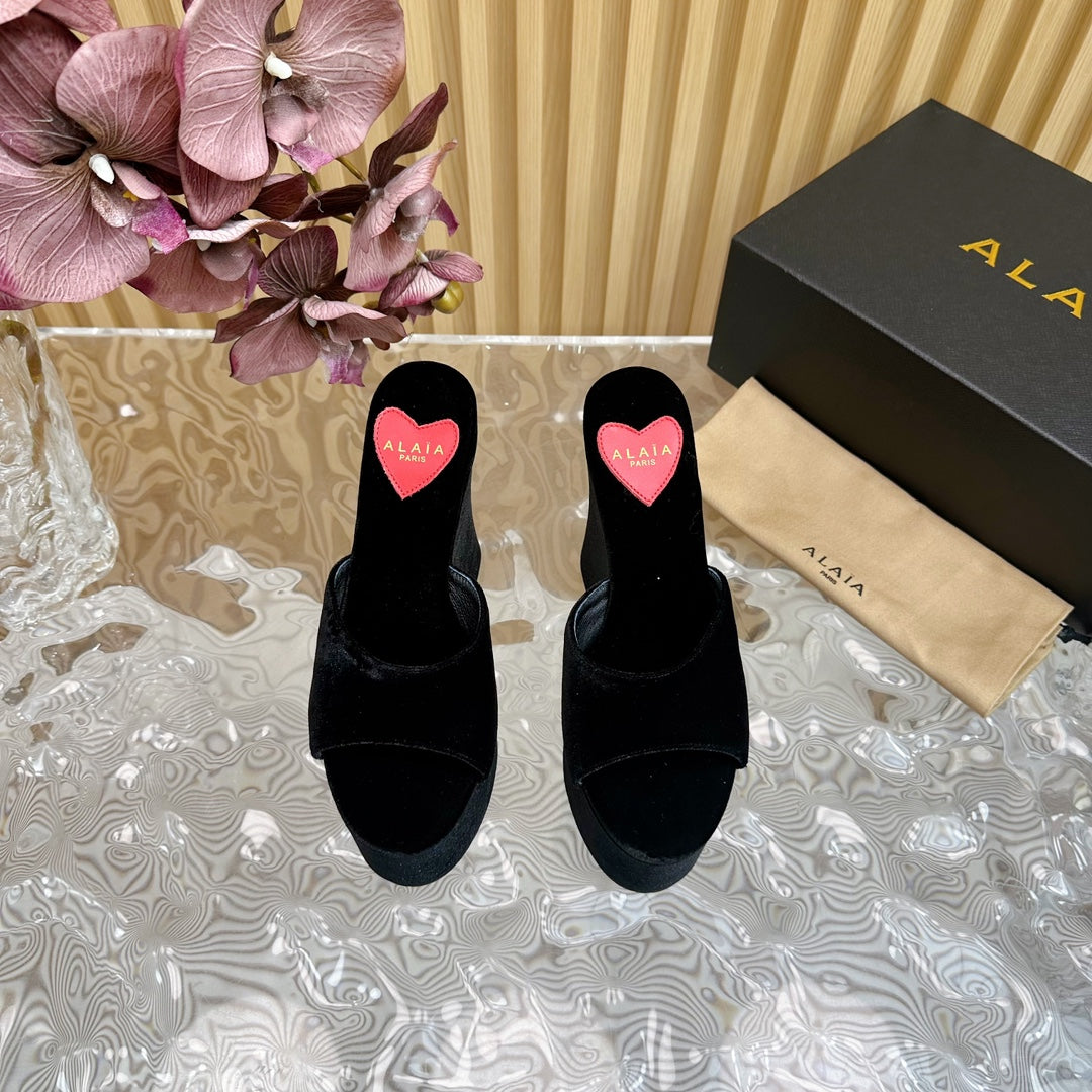 ALAIA PLATFORM WEDGE IN BLACK VELVET WITH HEART EMBROIDERED