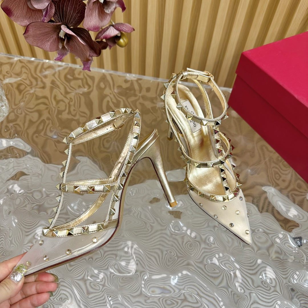 ROCKSTUD MIRROR-EFFECT PUMP WITH MATCHING STRAPS AND STUDS 95 MM GOLD CALFSKIN  AND MESH