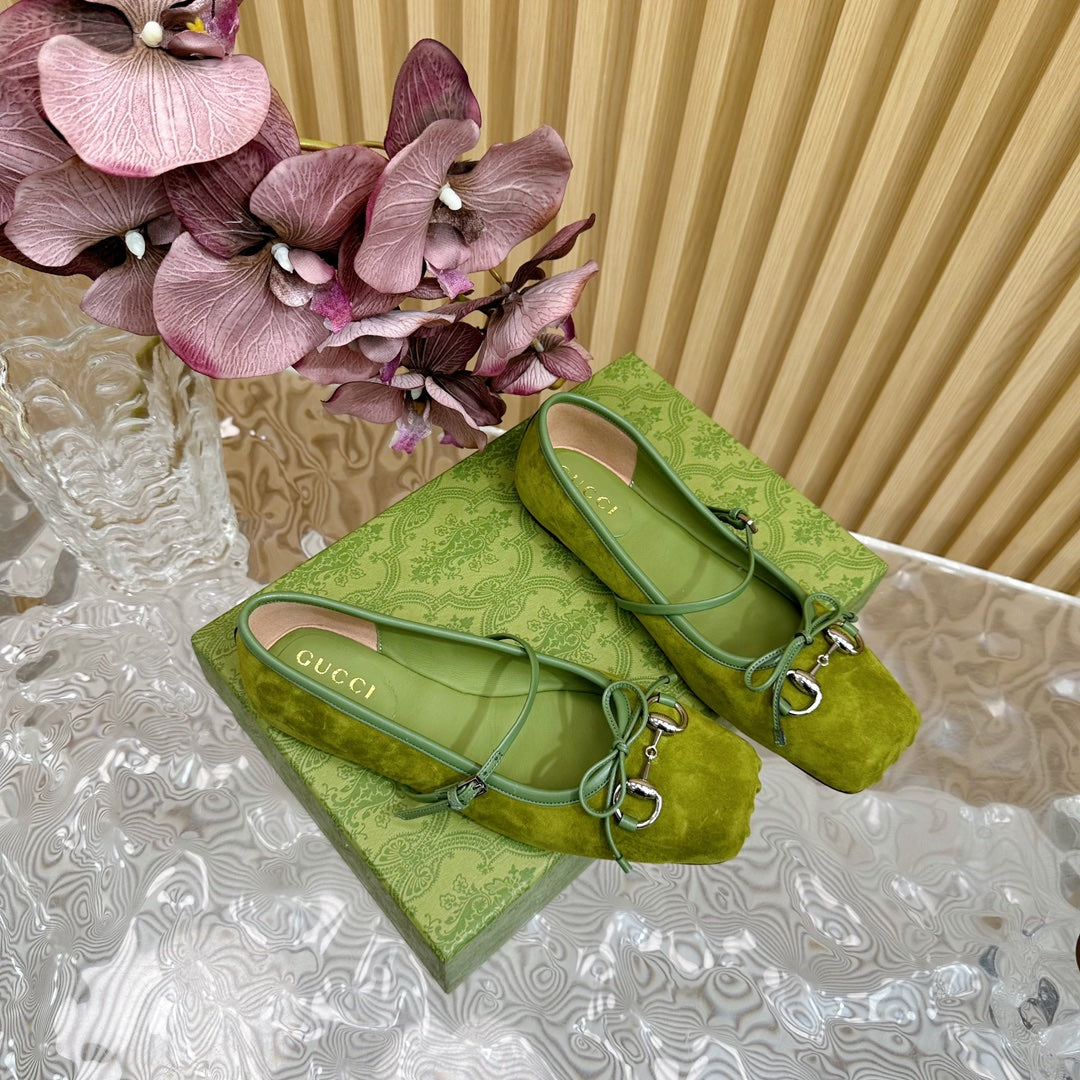 BALLET FLAT IN OLIVE GREEN SUEDE WITH SILVER HARDWARE