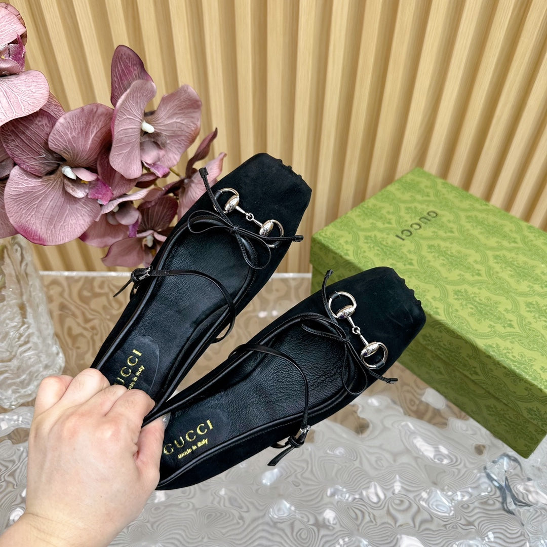 BALLET FLAT IN BLACK SUEDE WITH SILVER HARDWARE