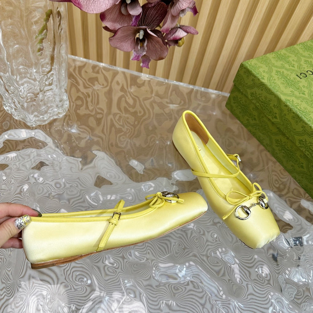 BALLET FLAT IN LIGHT YELLOW SILK WITH SILVER HARDWARE