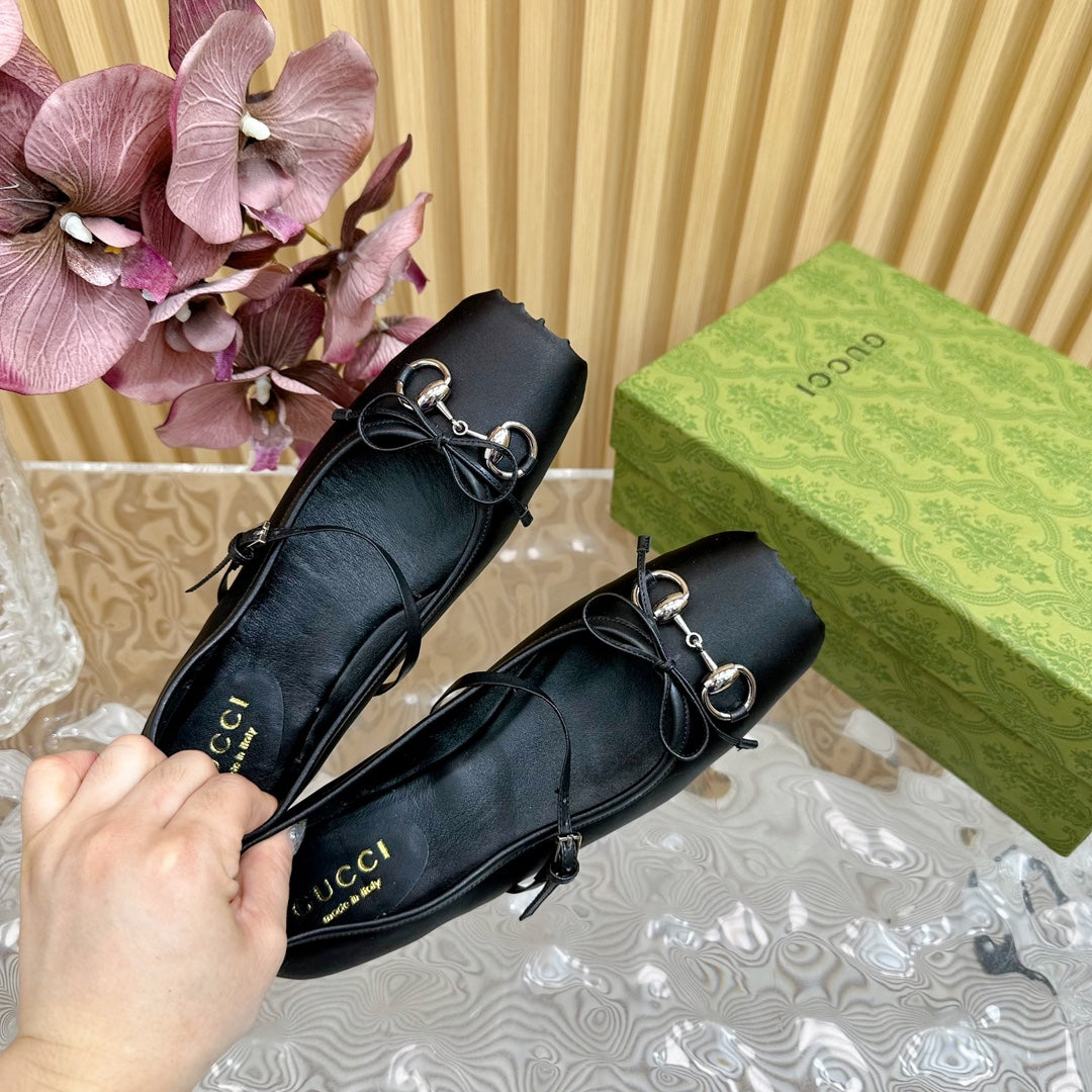 BALLET FLAT IN BLACK SILK WITH SILVER HARDWARE