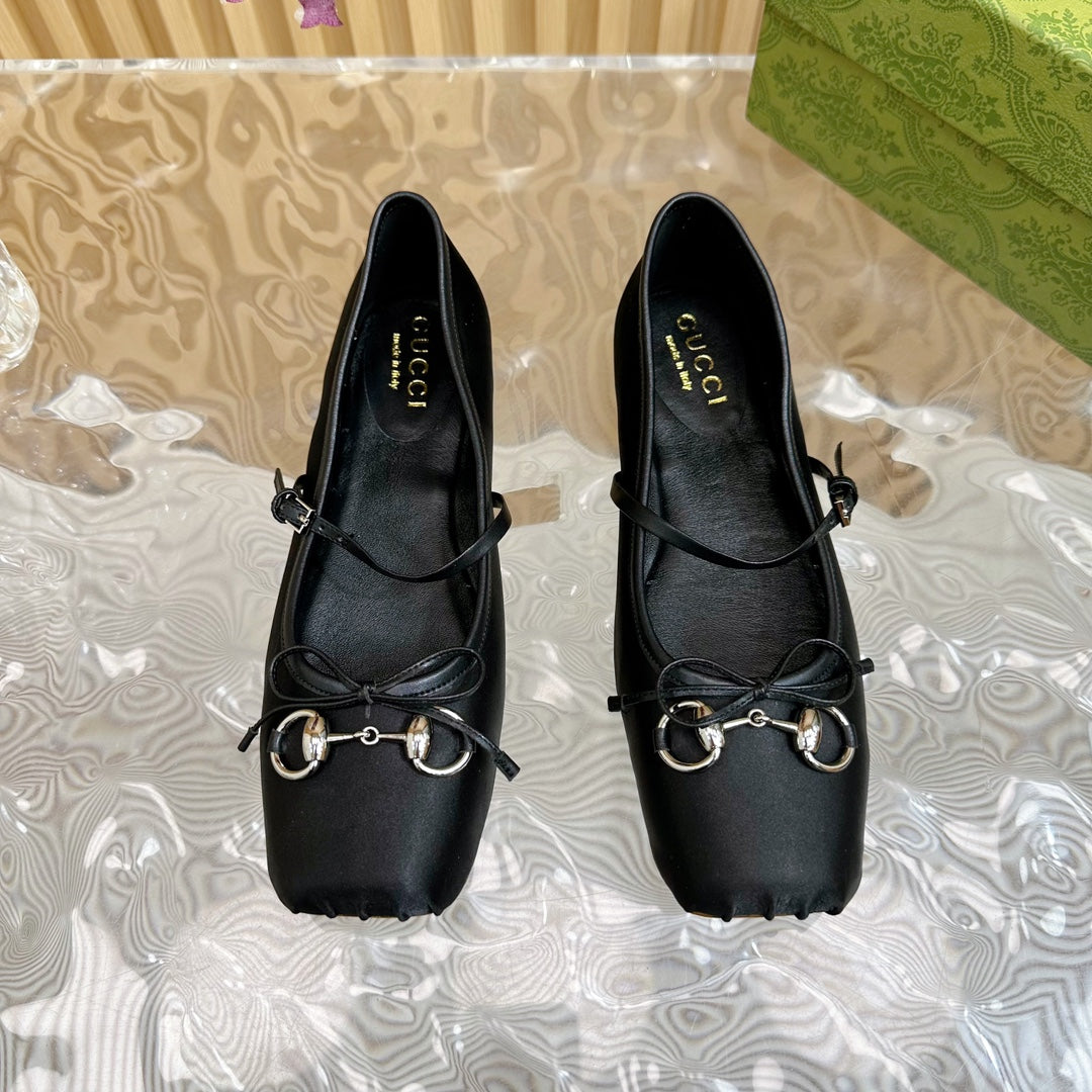 BALLET FLAT IN BLACK SILK WITH SILVER HARDWARE