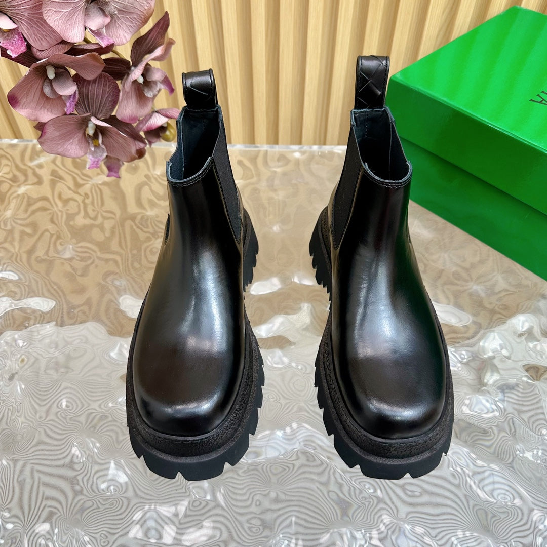 FIREMAN ANKLE BOOT IN BLACK CALFSKIN