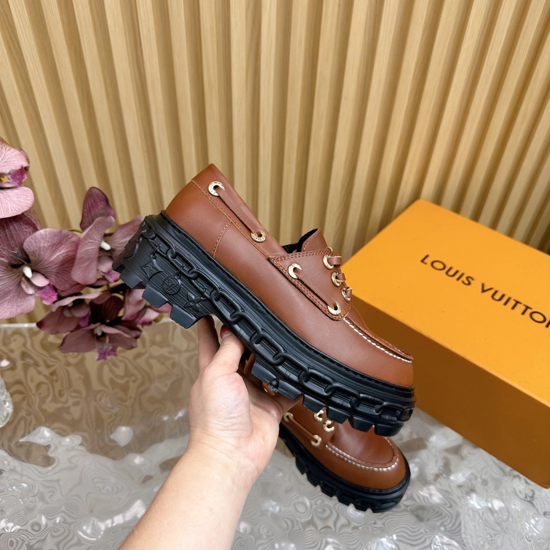 LV RECORD BOAT SHOE IN BRONZE BROWN GLOSSY CALFSKIN