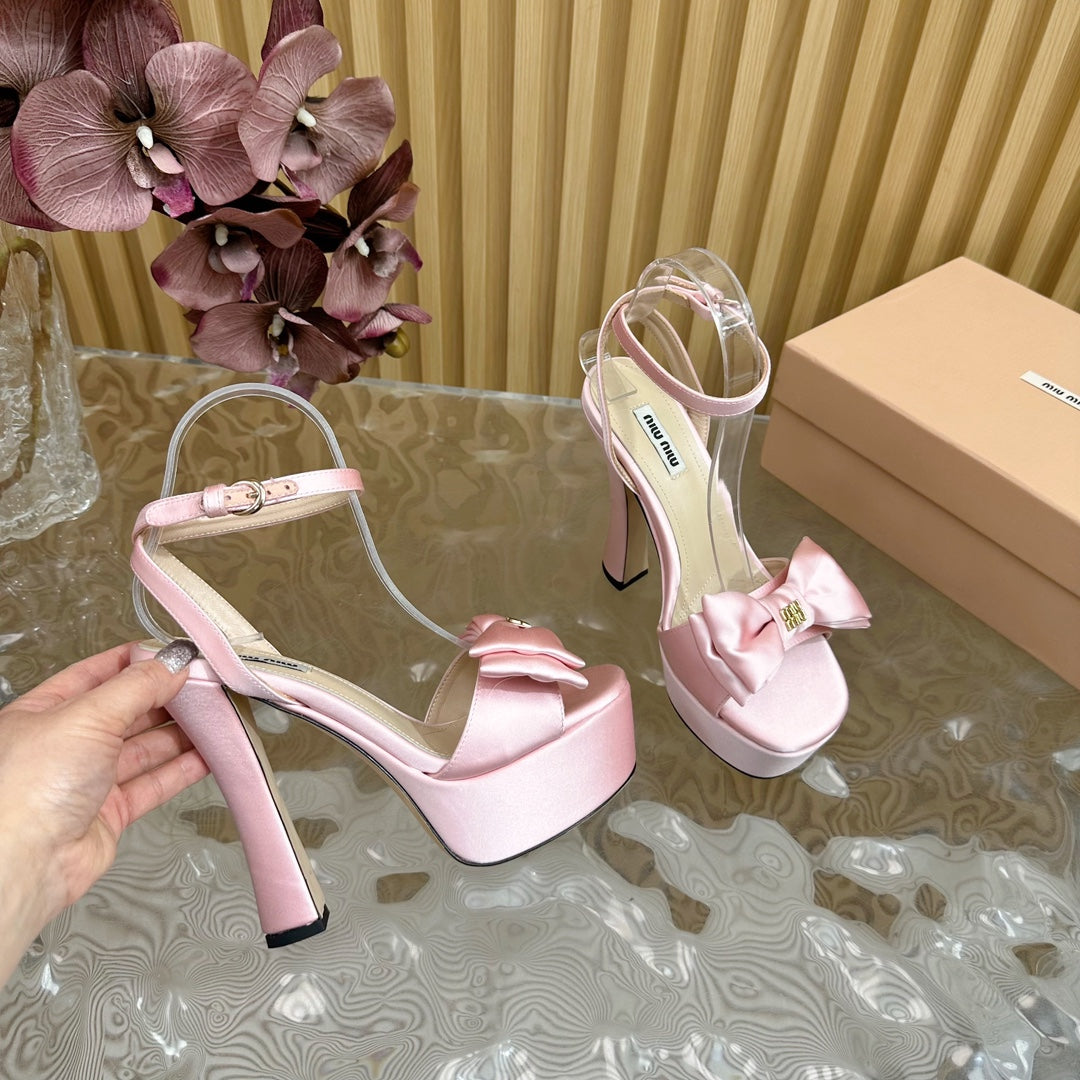 HIGH BOW PLATFORM IN LIGHT PINK SILK