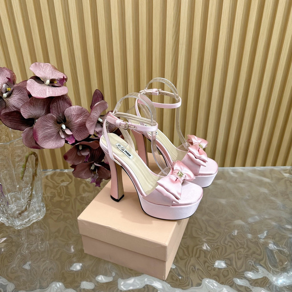 HIGH BOW PLATFORM IN LIGHT PINK SILK