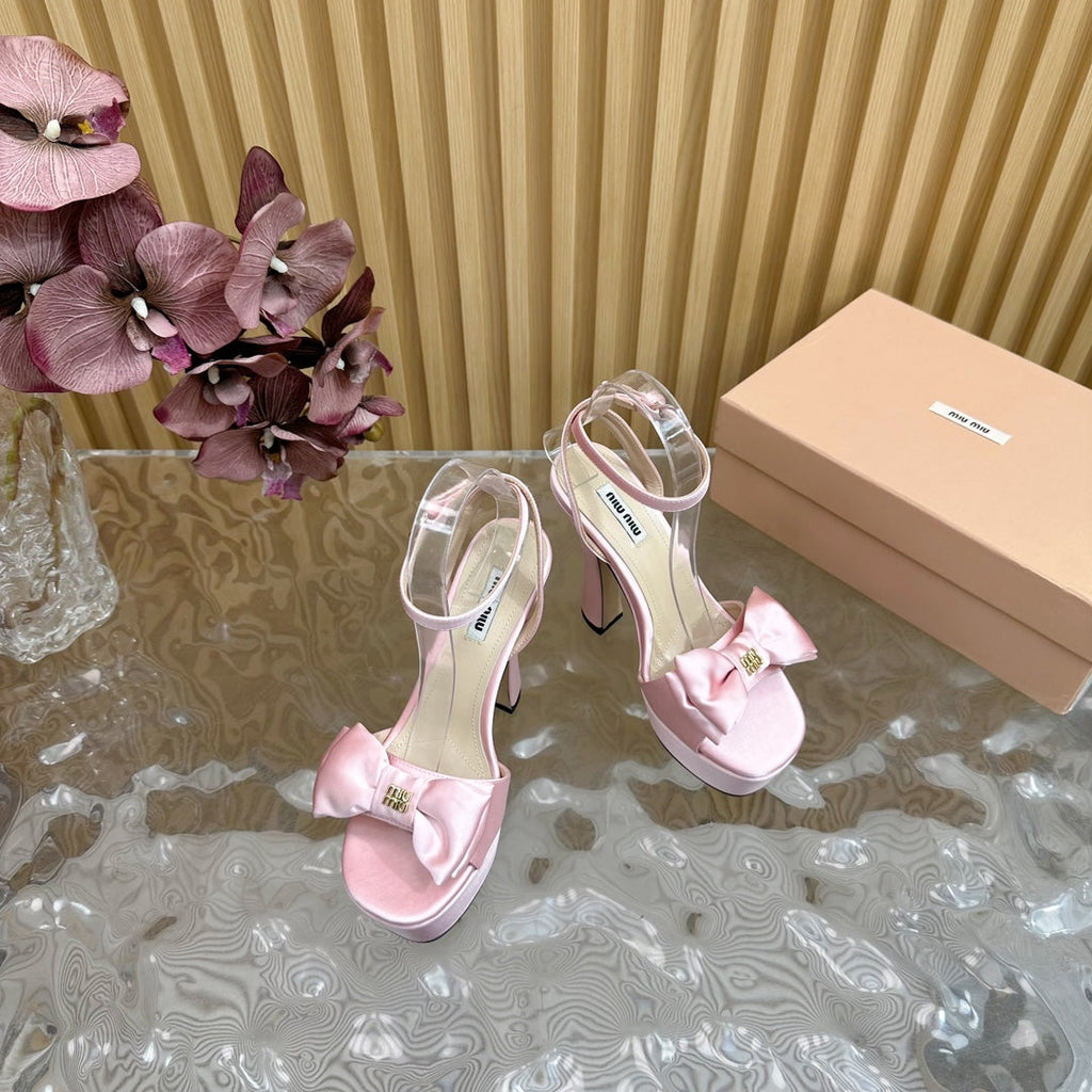 HIGH BOW PLATFORM IN LIGHT PINK SILK