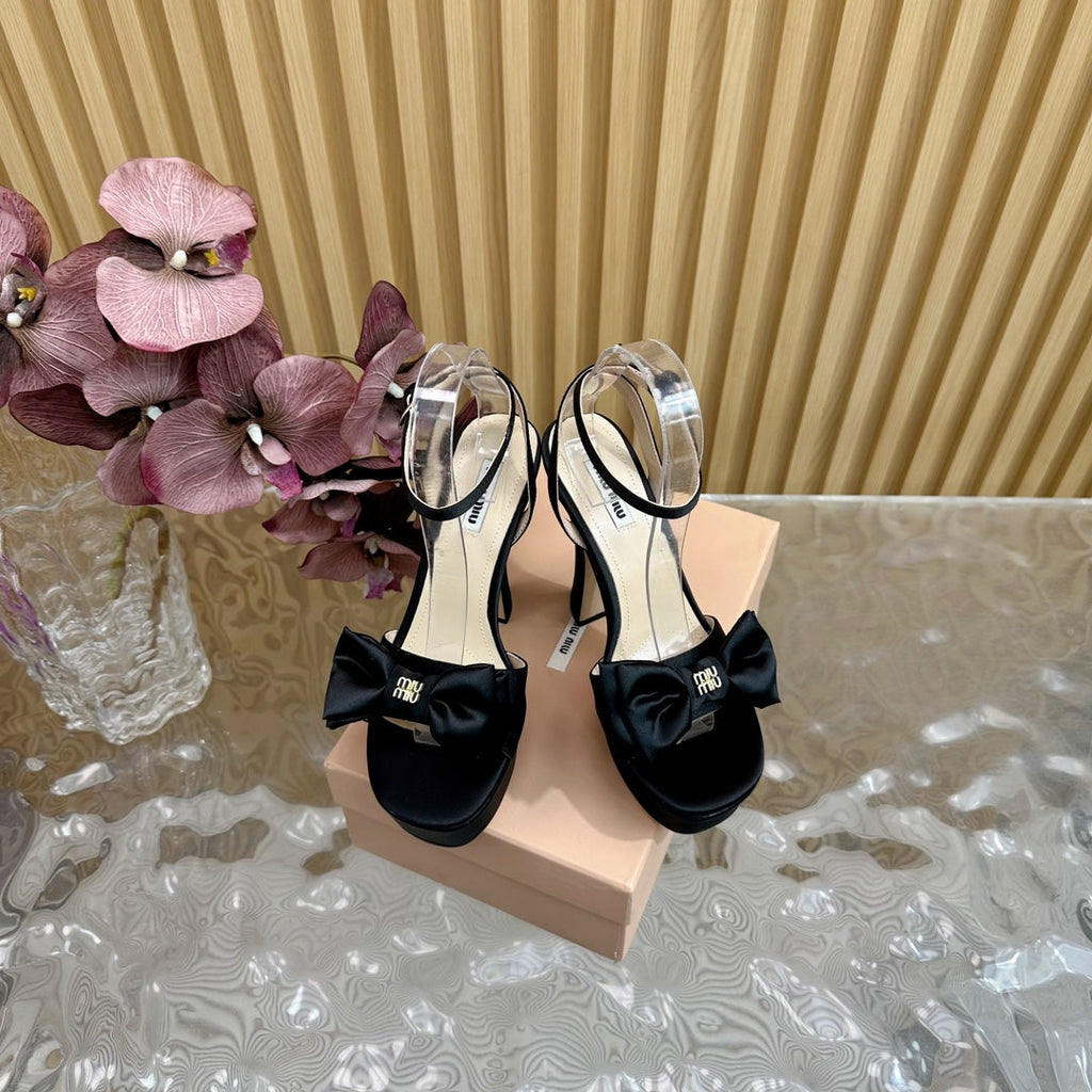 HIGH BOW PLATFORM IN BLACK SILK