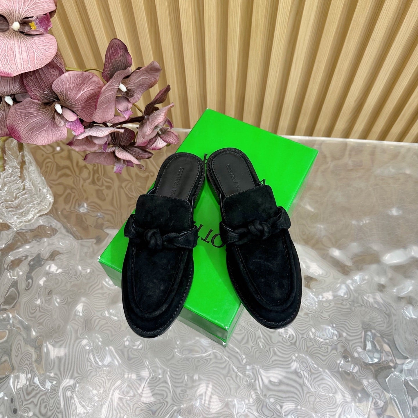 OPEN-BACK LOAFER REALISED IN BLACK SUEDE