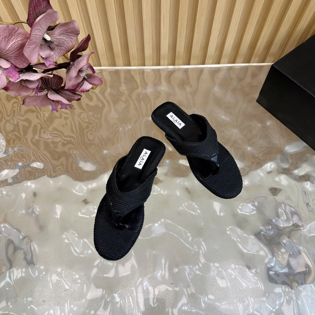 ALAIA PLATFORM THONG SANDALS 25S IN BLACK RAFFIA AND CALFSKIN