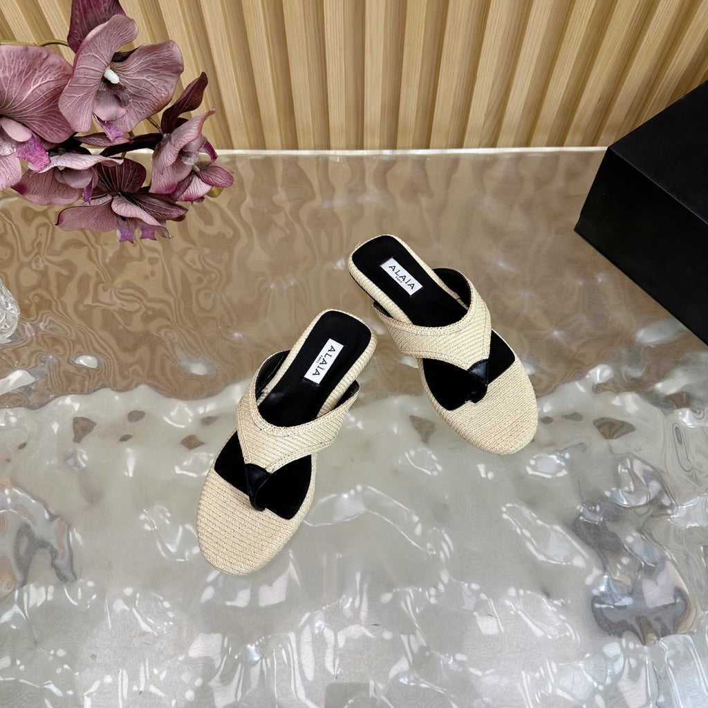 ALAIA PLATFORM THONG SANDALS 25S IN LIGHT BEIGE RAFFIA AND CALFSKIN