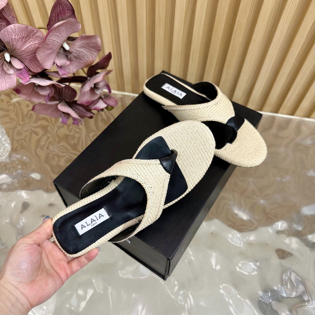 ALAIA PLATFORM THONG SANDALS 25S IN LIGHT BEIGE RAFFIA AND CALFSKIN