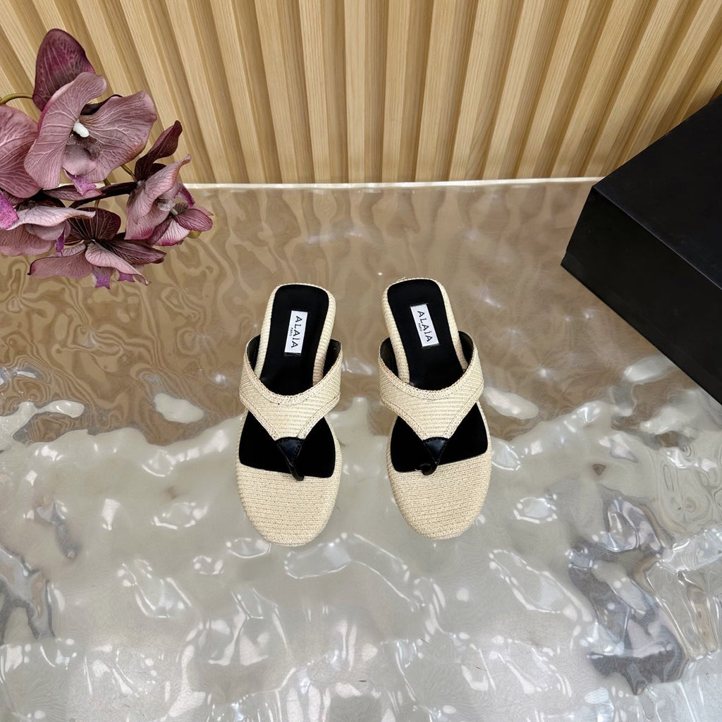 ALAIA PLATFORM THONG SANDALS 25S IN LIGHT BEIGE RAFFIA AND CALFSKIN