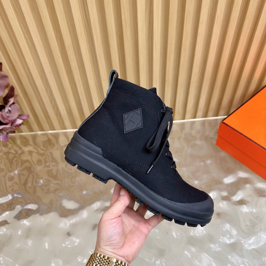 HM 25S KOOLER ANKLE BOOTS IN BLACK CANVAS